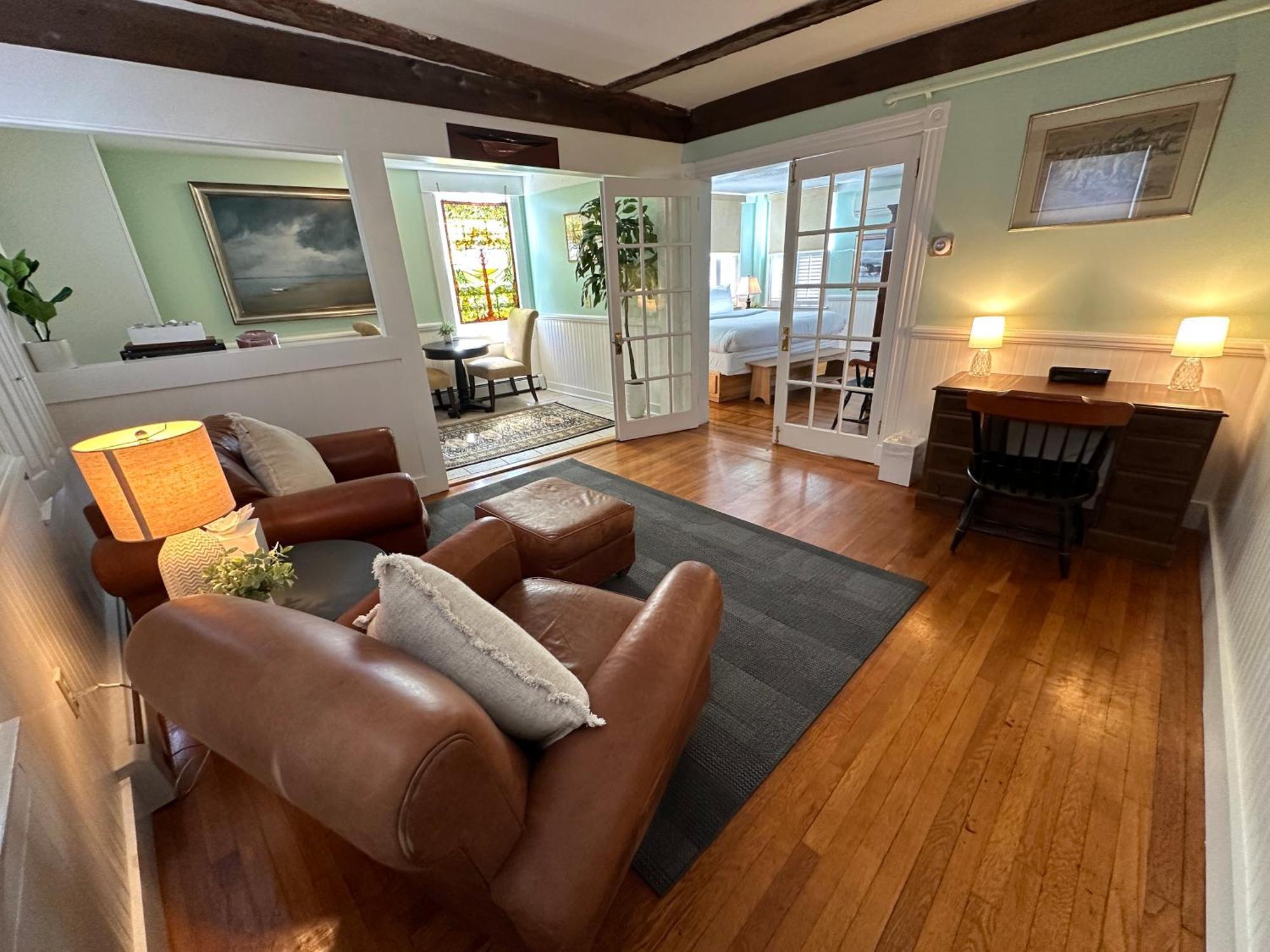 Entire Historic 5 Bed 5 Bath Inn Sleeps 17 Ньюпорт Экстерьер фото